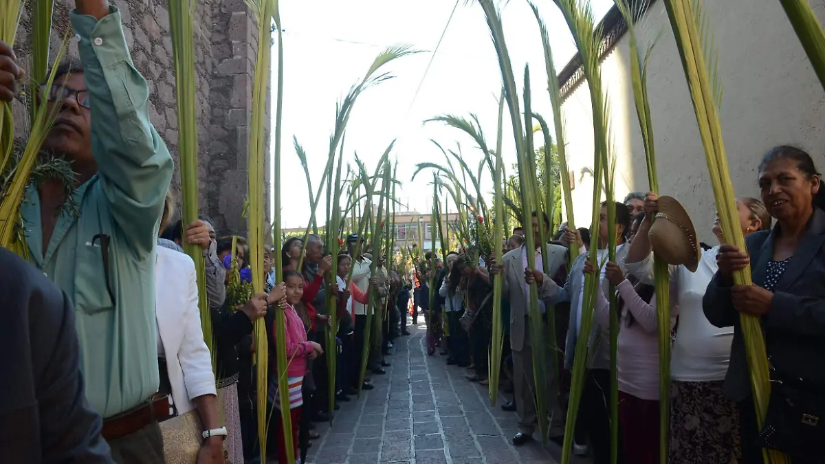 1.- La Procesión